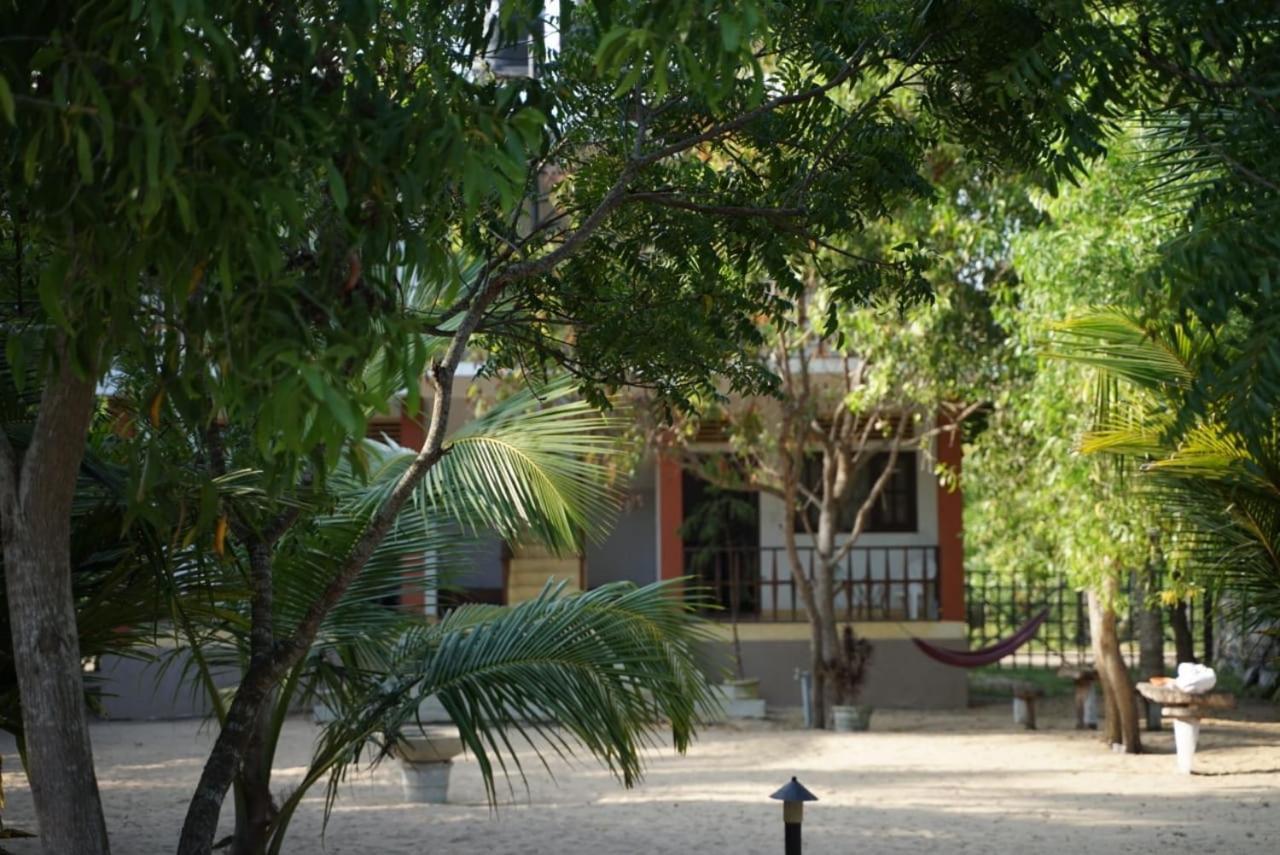 Aloha Beach Resort Tangalle Exterior photo